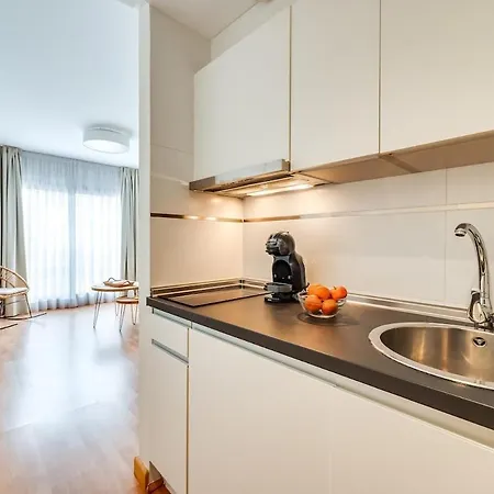 Modern & Cozy Near Old Town Apartment *