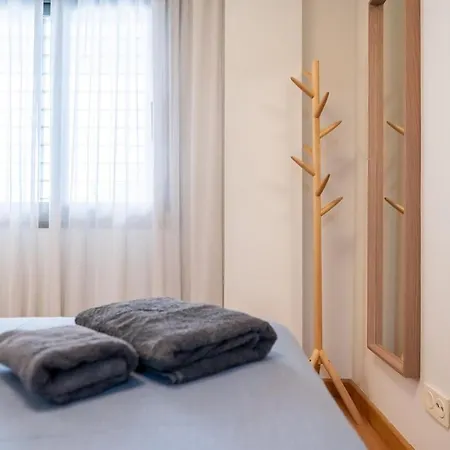 Modern & Cozy Near Old Town *