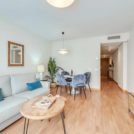 Modern & Cozy Near Old Town Apartment *